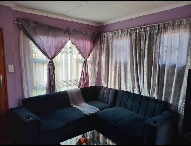 2 BEDROOM HOUSE SOLD IN BEVERLEY HILLS